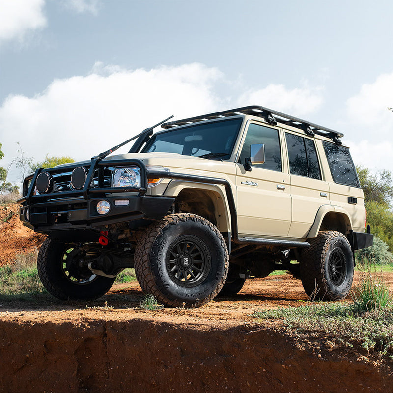 Load image into Gallery viewer, SANDO 17" - Satin Black
